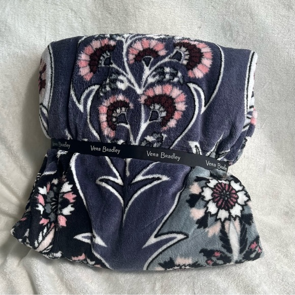 NWT Vera Throw Blanket - Ornate Blooms - Picture 1 of 3